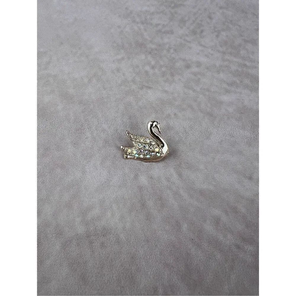 Vintage Swan Brooch Pin